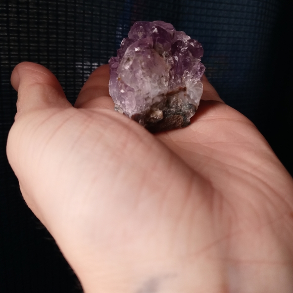Small Amethyst cluster - Picture 2 of 4